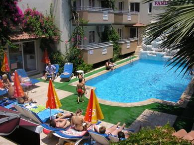 Ozcan Beach Hotel Turunç Bagian luar foto