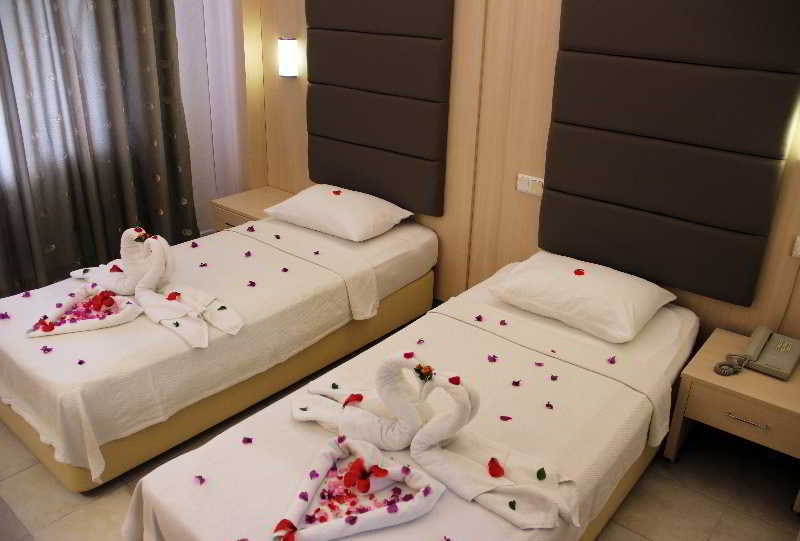 Ozcan Beach Hotel Turunç Bagian luar foto