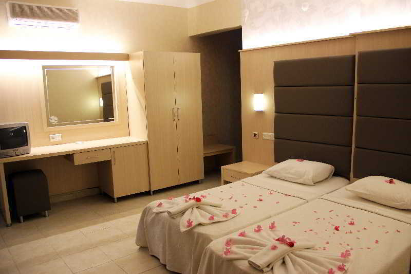 Ozcan Beach Hotel Turunç Bagian luar foto