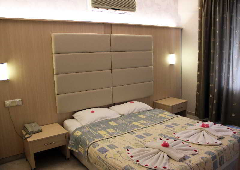 Ozcan Beach Hotel Turunç Bagian luar foto